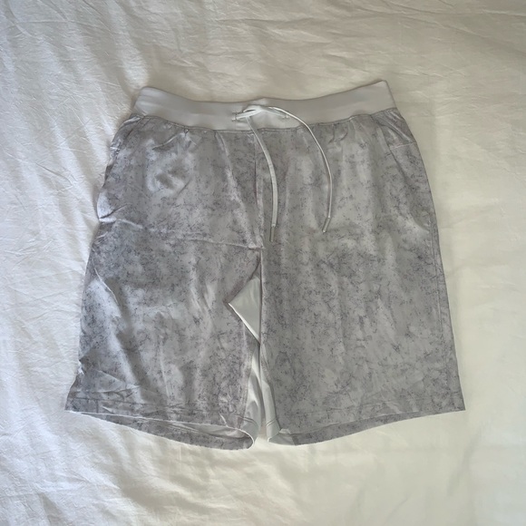 Lululemon Linerless T.H.E. Short - Picture 1 of 4
